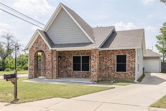 978 E Pulaski St, Fort Worth, TX 76104