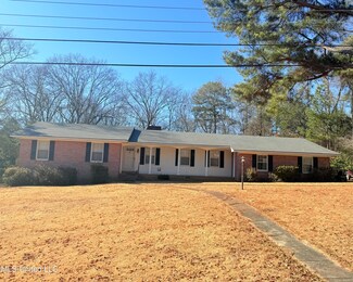 820 Ave of Pines St, Grenada, MS 38901