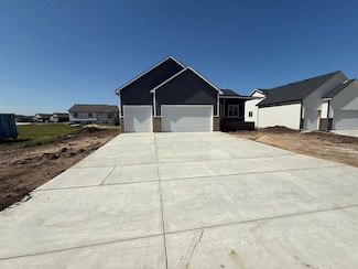 5854 N Newport Ct, Park City, KS 67219