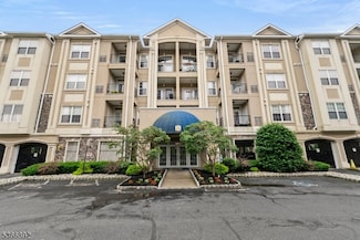 7303 Ravenscroft Rd, Clifton, NJ 07013