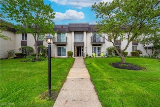 8381 N Akins Rd Unit H7, North Royalton, OH 44133
