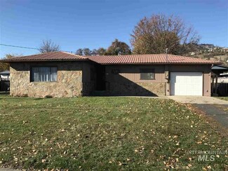 1210 Hill St, Kamiah, ID 83536