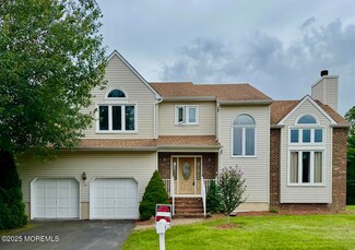 14 Fisher Dr, Hillsborough, NJ 08844