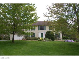 108 Waverly Ln, Chagrin Falls, OH 44022