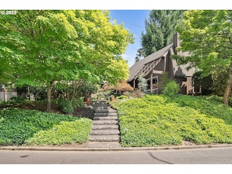 4220 SW Tunnelwood St, Portland, OR 97221