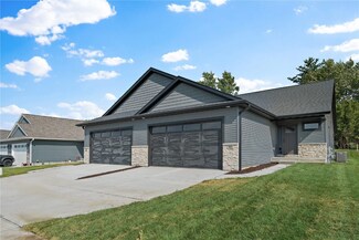 907 Prairie View Dr, West Branch, IA 52358
