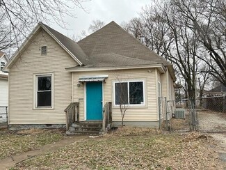 915 W Poplar St, Springfield, MO 65802