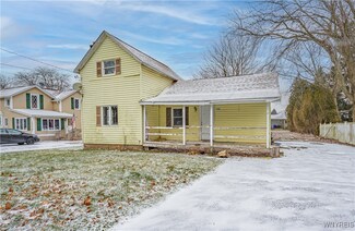 1663 Lockport St, Olcott, NY 14126
