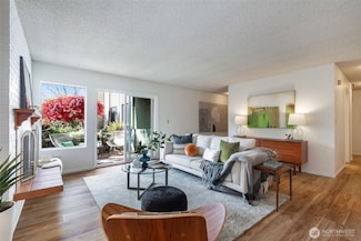 2858 32nd Ave W Unit 106, Seattle, WA 98199