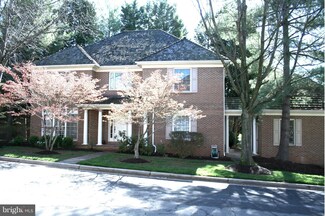 2 Willow Gate Ct, Bethesda, MD 20817