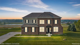 7305 Hillside Ct, Almont, MI 48003