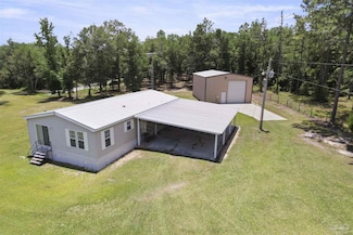 2089 Condry Ln, Caryville, FL 32427