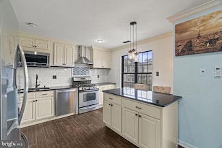 4406 Mcmenamy St, Philadelphia, PA 19136