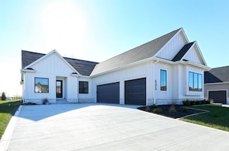 605 Pelican Dr, Polk City, IA 50226