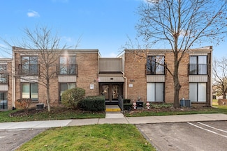 18025 University Park Dr Unit 51, Livonia, MI 48152