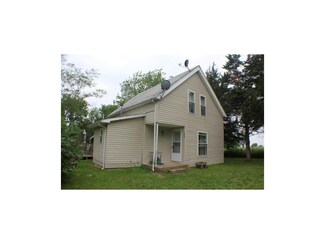 820 W 9th Ave, Garnett, KS 66032