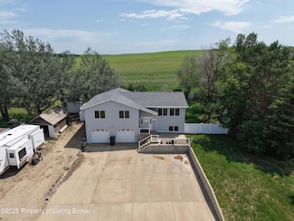 2329 Main S, Dickinson, ND 58601
