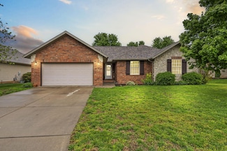 734 N Allison St, Nixa, MO 65714