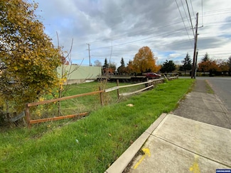 799 Edgewater St NW, Salem, OR 97304