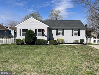 15 Greenwood Place, Pennsville, NJ 08070