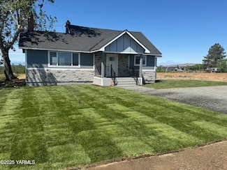 220 N Manuel Ln, Zillah, WA 98953