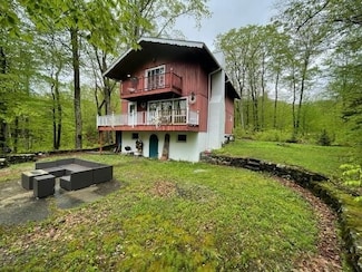 919 Highland Dr, Montgomery Center, VT 05471