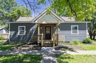 901 N 9th St, Neodesha, KS 66757