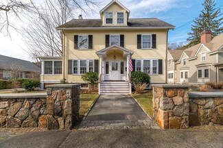 68 School St, Manchester, MA 01944
