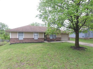 1225 N Inca Dr, Independence, MO 64056