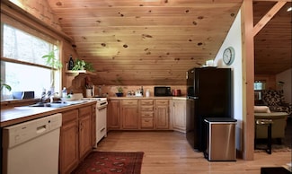 101 King Rd Unit B, Saratoga Springs, NY 12866