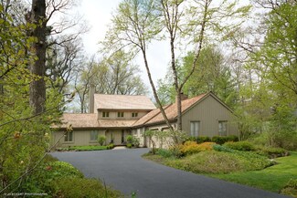 145 Brierfield Ct, Lake Bluff, IL 60044