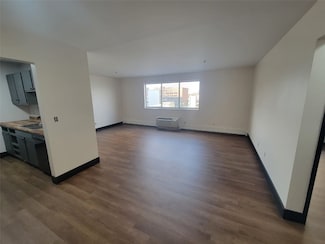 400 1st St SE Unit 303, Cedar Rapids, IA 52401