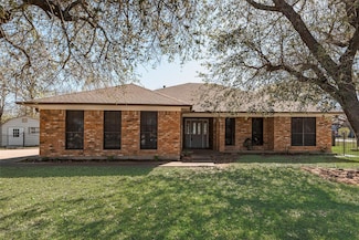 100 Juanita Ave, Wills Point, TX 75169