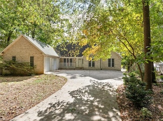 3105 Riverside Dr, Lexington, NC 27292