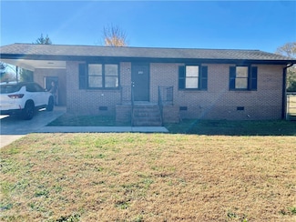 209 Bluefield Rd, Starr, SC 29684