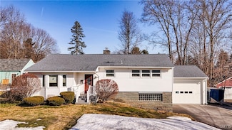 32 Root St, New Hartford, NY 13413