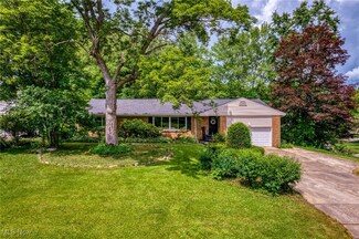 490 Parkside Dr, Akron, OH 44313