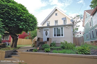 217-219 Fisher Ave, Staten Island, NY 10307