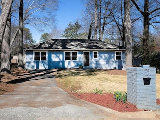 551 Floyd Dr SE, Smyrna, GA 30082
