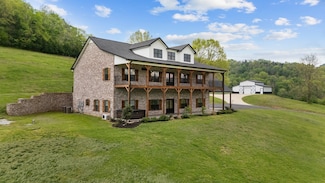 3945 Hartsville Rd, Lafayette, TN 37083