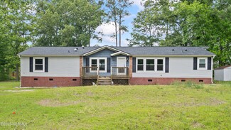 124 Grassy Meadow Dr, Richlands, NC 28574