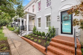 1913 35th Place NW, Washington, DC 20007