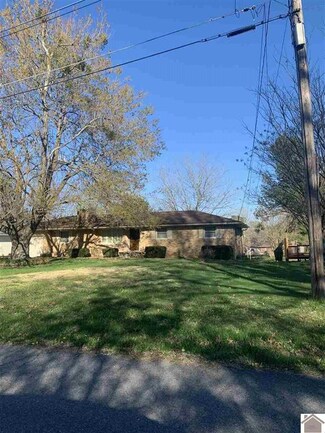 206 Ridge Ln, Paducah, KY 42003