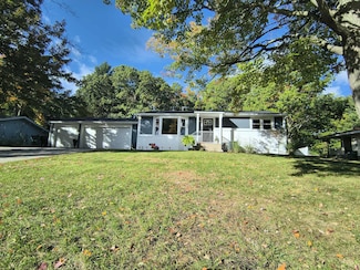 3465 Rood Rd, Norton Shores, MI 49441