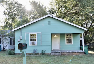 1111 Sanders St, Bowie, TX 76230
