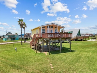819 Seashell Dr, Freeport, TX 77541