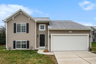 716 Manorwood Cir, Benton Harbor, MI 49022