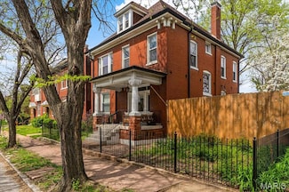 3451 Sidney St, Saint Louis, MO 63104