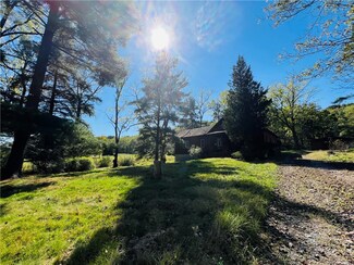 1239 Valley Rd, Neshannock, PA 16105