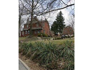 19 Banbury Ln, Pittsburgh, PA 15202